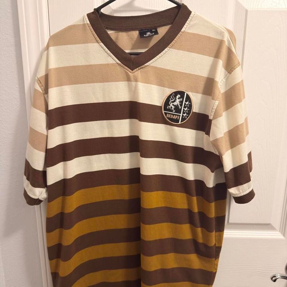 (2005-2008) Red Ape Lion Crest Striped V-Neck Tee - Brown - XL